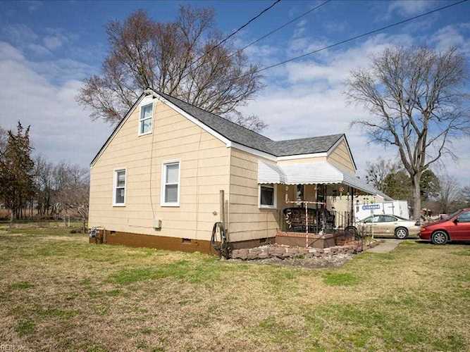 17 Harrower Ct Portsmouth, VA 23701
