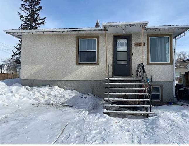421 Mcintyre St Regina, SK S4R 2M2