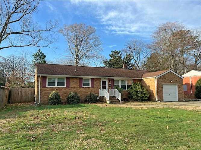52 Middlesex Rd Newport News, VA 23606 | MLS 10475796 Photo 1