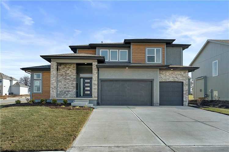 3201 SW Arboridge Dr Lee's Summit, MO 64082