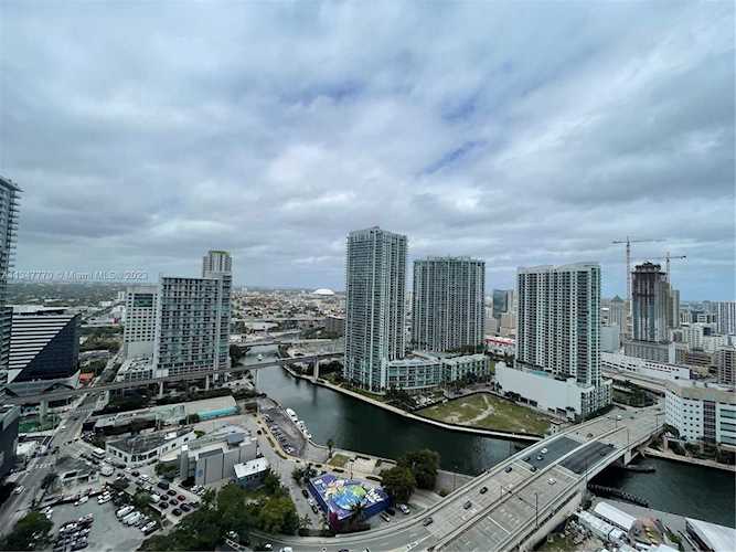 68 SE 6th St #3806 Miami, FL 33131