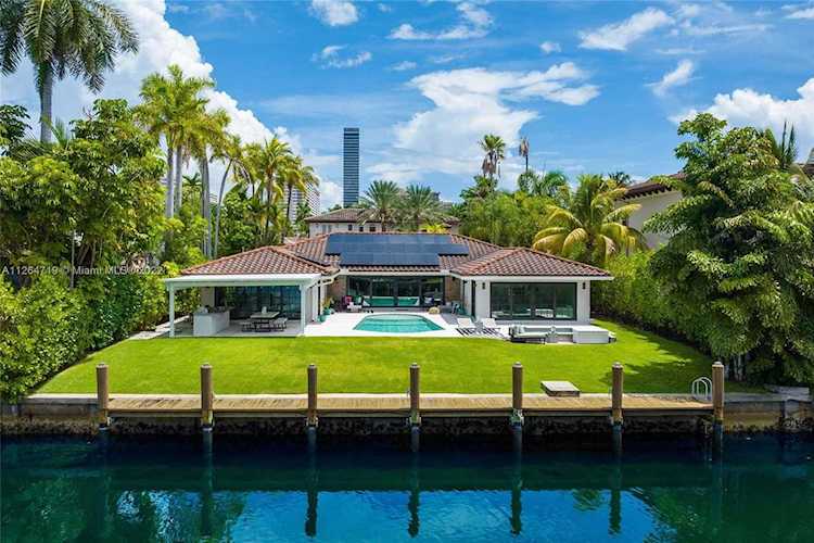 524 Oleander Dr Hallandale Beach, FL 33009