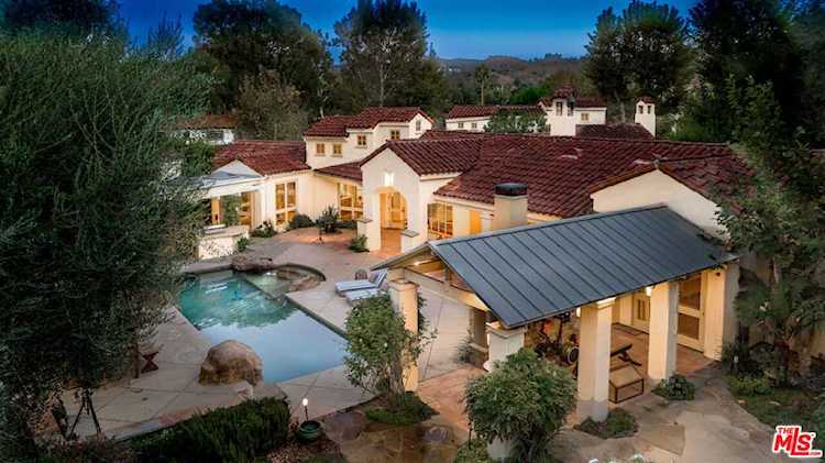 23237 Blue Bird Dr Calabasas, CA 91302