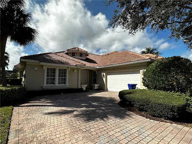 2205 Falls Circle Vero Beach, FL 32967