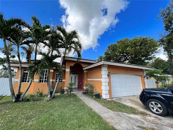 981 NW 11th St Homestead, FL 33030