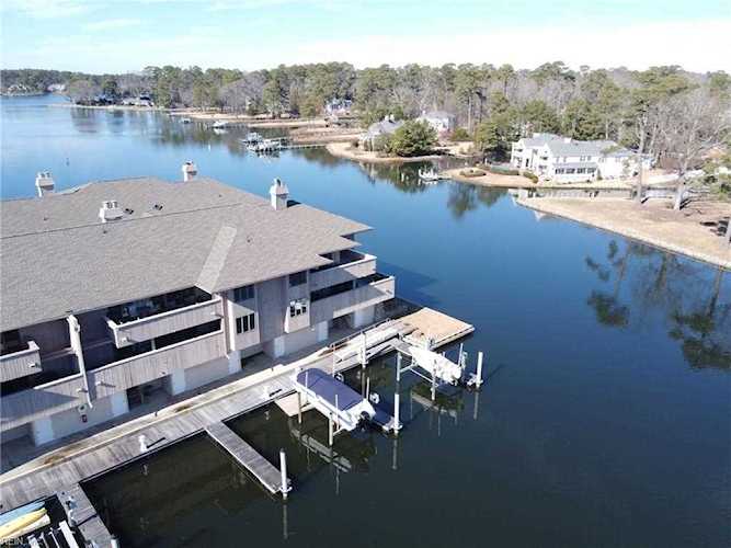 700 Oriole Dr #424 Virginia Beach, VA 23451 | MLS 10472508 Photo 1