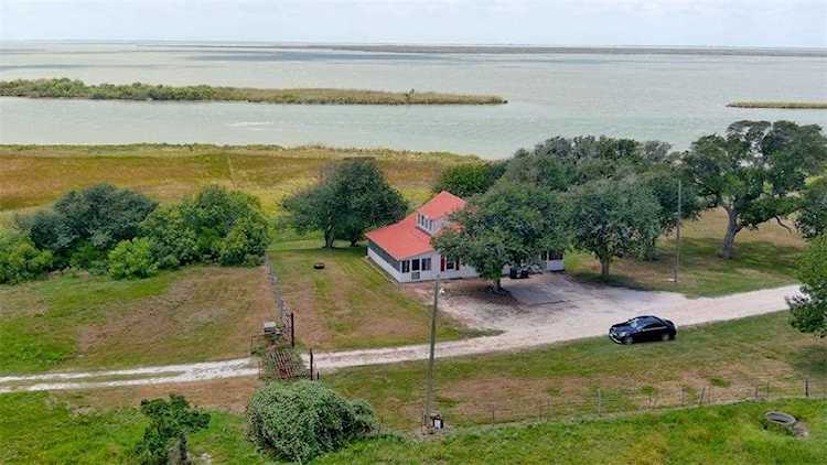 865 Heyland RD Seadrift, TX 77983