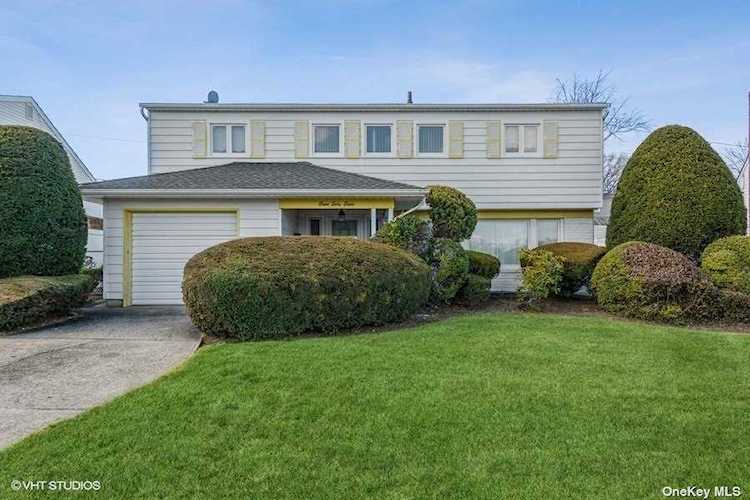 868 Viceroy Road Wantagh, NY 11793