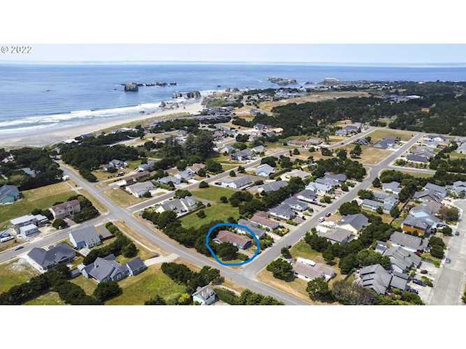 2994 Spinnaker DR Bandon, OR 97411 | MLS 22032828 Photo 1