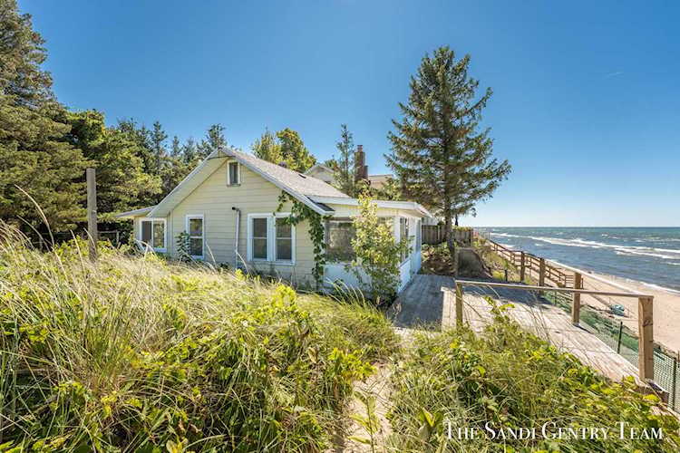 10589 Lakeshore Dr West Olive, MI 49460