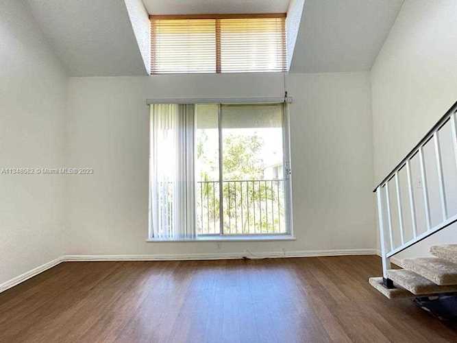 6886 N Kendall Dr #D403 Pinecrest, FL 33156