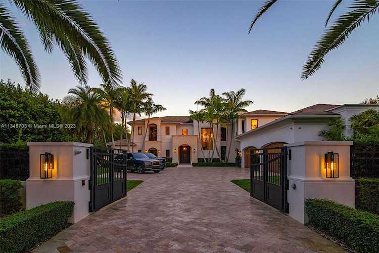 8955 SW 63rd Ct Pinecrest, FL 33156