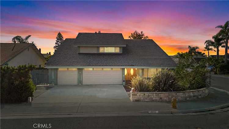 5682 Grimsby Dr Huntington Beach, CA 92649 | MLS OC22255217 Photo 1