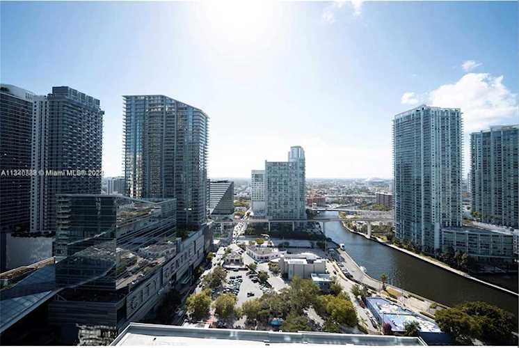 68 SE 6th St #2206 Miami, FL 33131
