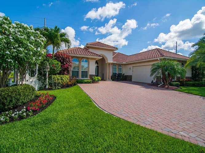 325 SW Sapphire Way Vero Beach, FL 32968