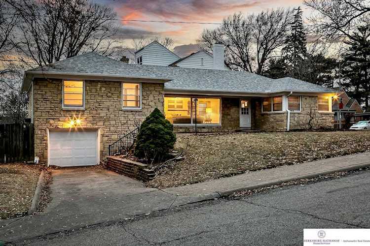 1728 N 54th St Omaha, NE 68104