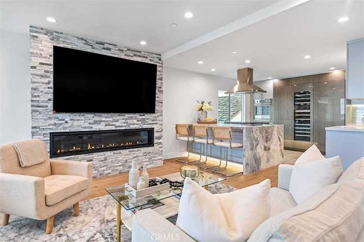 420 Bayview Dr Hermosa Beach, CA 90254