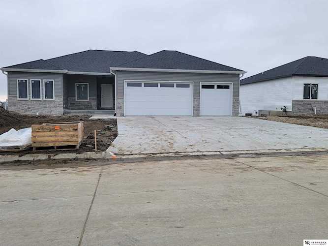 1325 Cyprus Blvd Hickman, NE 68372
