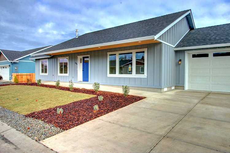 246 St Ives Dr Talent, OR 97540