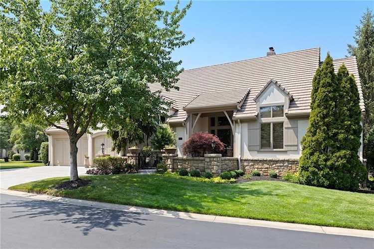 11512 High Dr Leawood, KS 66211