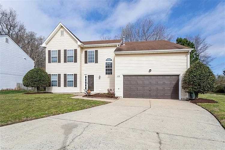 15 Ashwood Dr Hampton, VA 23666