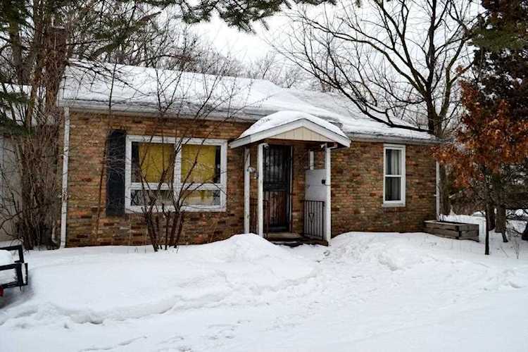 2425 Victoria Street N Roseville, MN 55113
