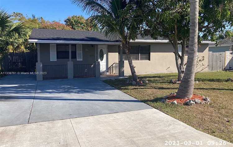 121 SW 7th Ave Boynton Beach, FL 33435