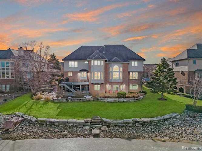 47996 Manorwood Dr Northville Twp, MI 48168 home for sale, MLS#20230011206 | Dwellings Michigan Real Estate Photo 1
