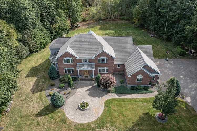 19 Farrwood Rd Windham, NH 03087