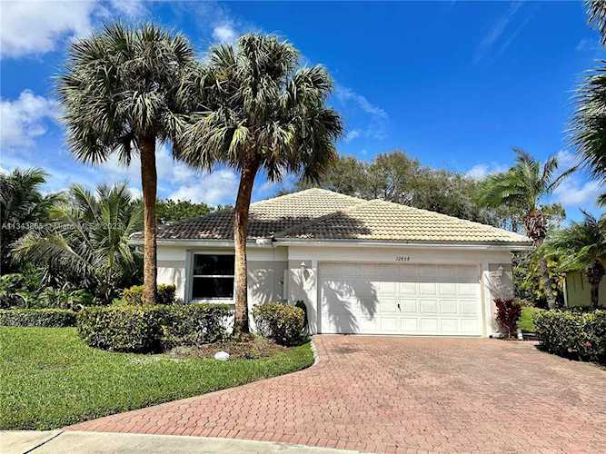12858 Hampton Lakes Cir Boynton Beach, FL 33436