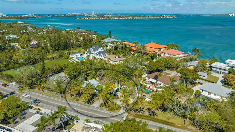 831 Siesta Dr Sarasota, FL 34242