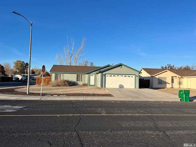 720 Shadow Ln, Fernley, NV 89408 – PHOTOS – MLS #220016537 Photo 1
