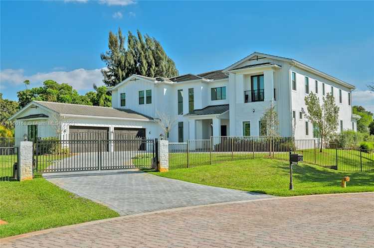 17110 Reserve Ct Southwest Ranches, FL 33331
