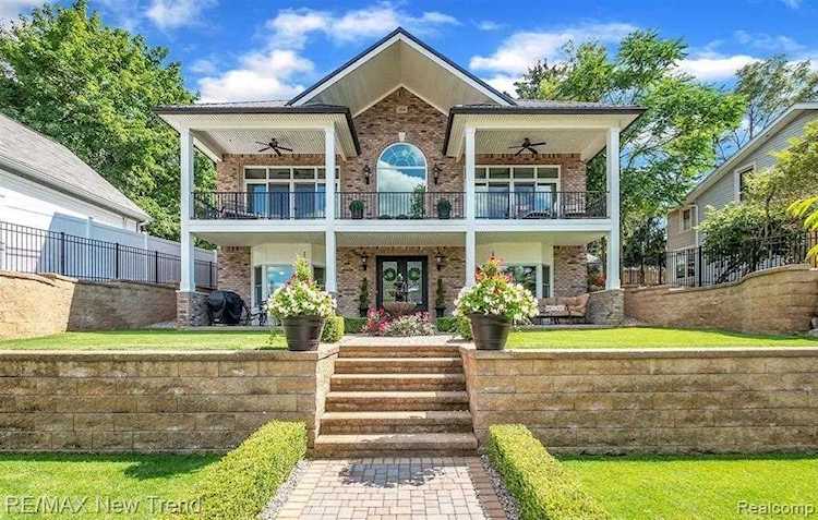 204 Lysander Rochester, MI 48307