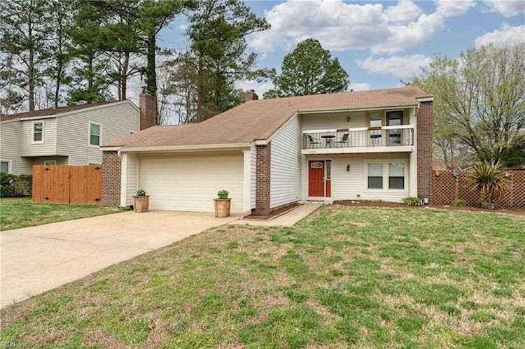 1549 Edgewater Dr Virginia Beach, VA 23464
