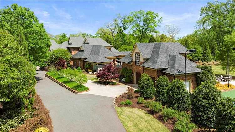 8402 Fairview Rd Charlotte, NC 28226