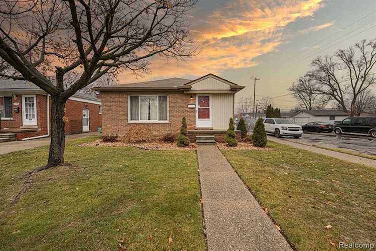 271 Cardwell St Garden City, MI 48135 home for sale, MLS#20230000191 | Dwellings Michigan Real Estate Photo 1