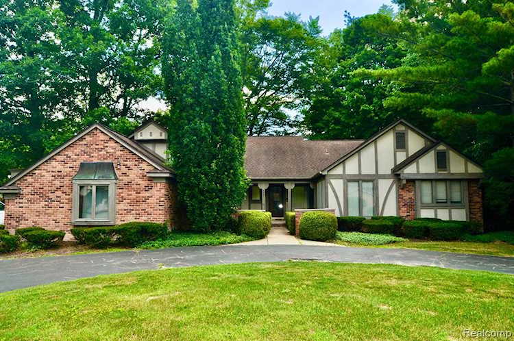 6081 Dunmore Dr West Bloomfield Twp, MI 48322 | MLS 20221067342 Photo 1