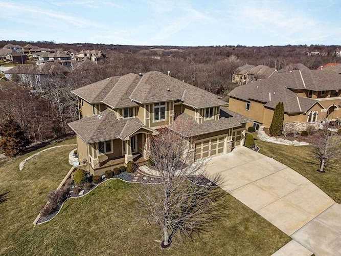 2728 NW Thoreau Dr Lee's Summit, MO 64081