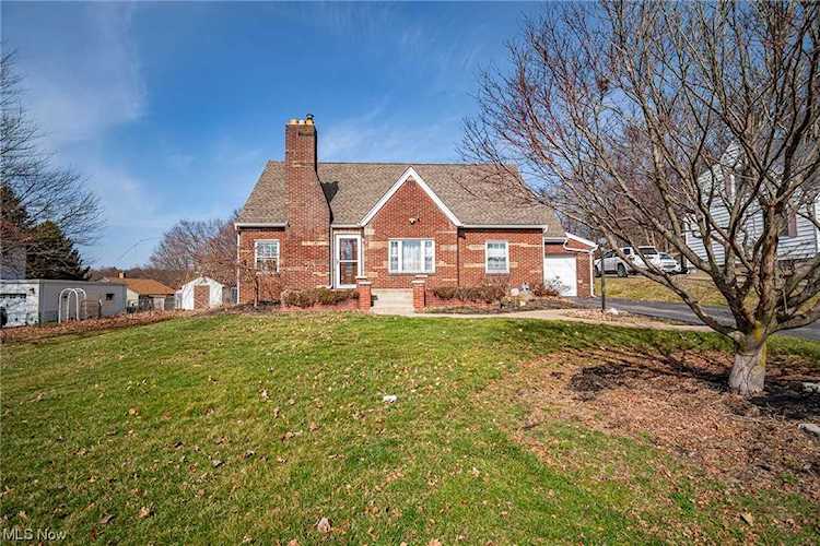 811 Manor Ln East Liverpool, OH 43920