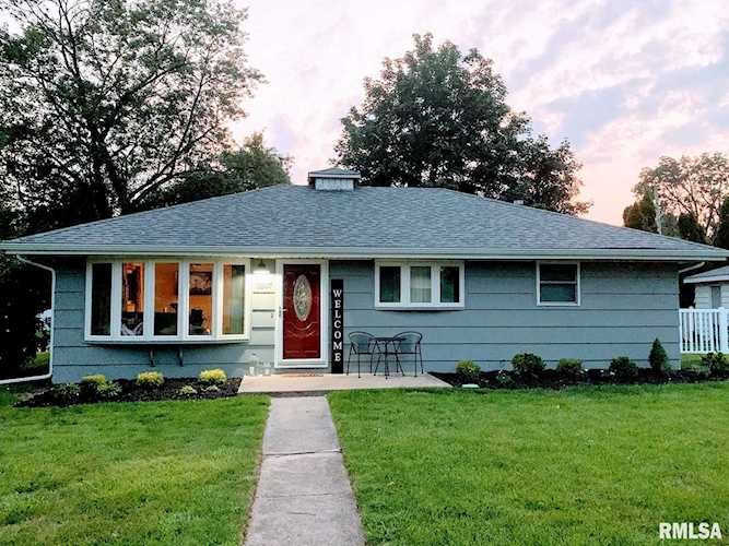 5507 N Plaza Dr Peoria, IL 61614 home for sale, MLS#PA1239460 - Rodgers Real Estate Group Photo 1