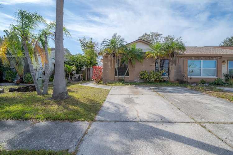 910 Burlwood St Brandon, FL 33511