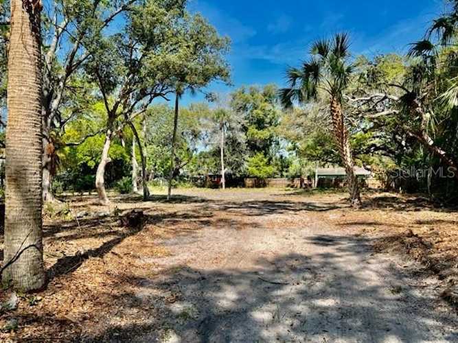 4014 Bay Shore Rd Sarasota, FL 34234