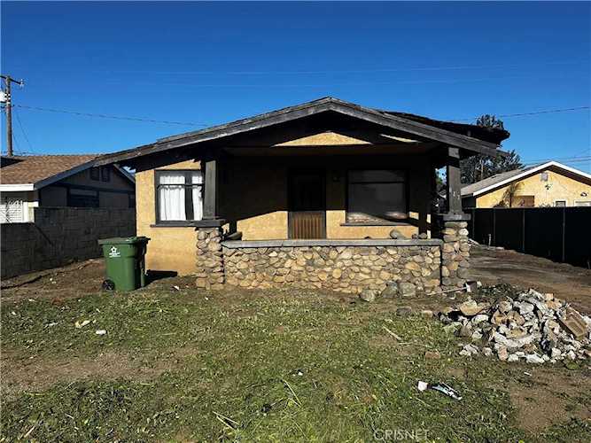 627 Woodworth St San Fernando, CA 91340 | MLS SR23034773 Photo 1