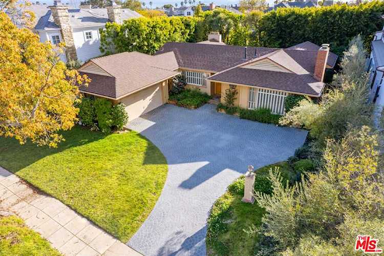 809 Toyopa Dr Pacific Palisades, CA 90272