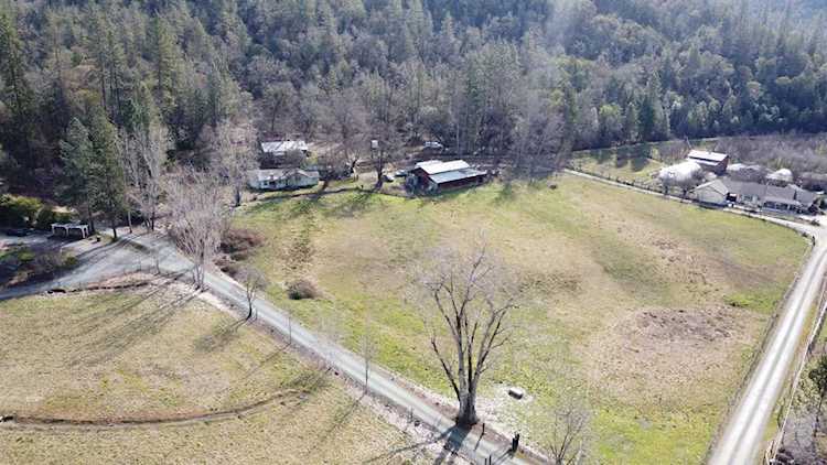 5895 Abbie Ln Gold Hill, OR 97525