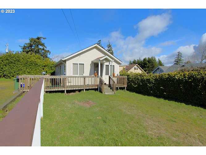 1946 16th ST North Bend, OR 97459