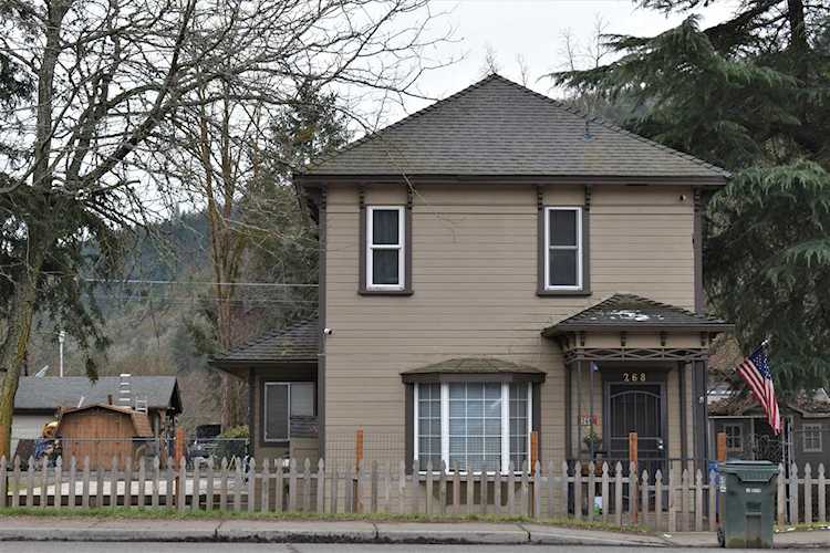 268 2nd Ave Gold Hill, OR 97525