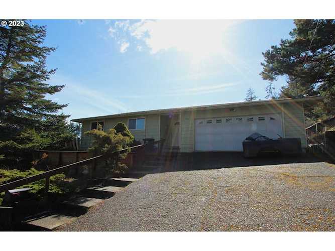 2317 Virginia AVE North Bend, OR 97459