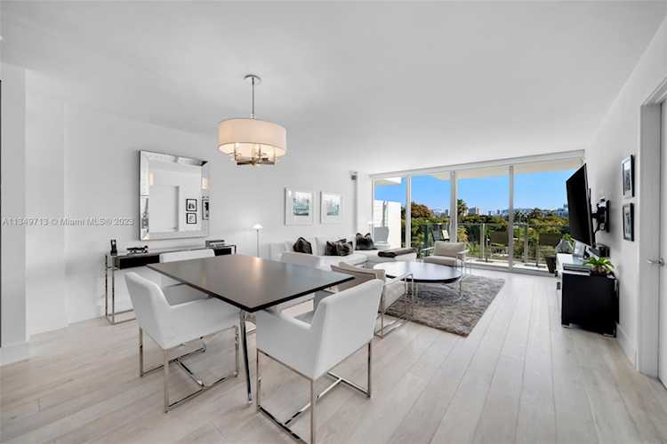 1201 20th St #407 Miami Beach, FL 33139